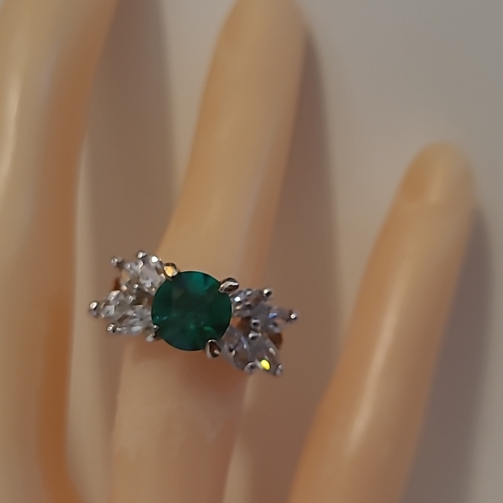 Simulated Emerald Ring - image 2